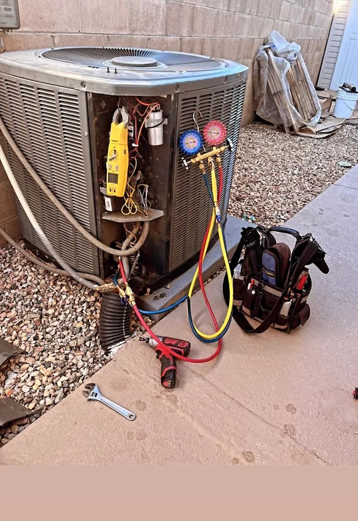 AC system diagnostics with refrigerant gauges